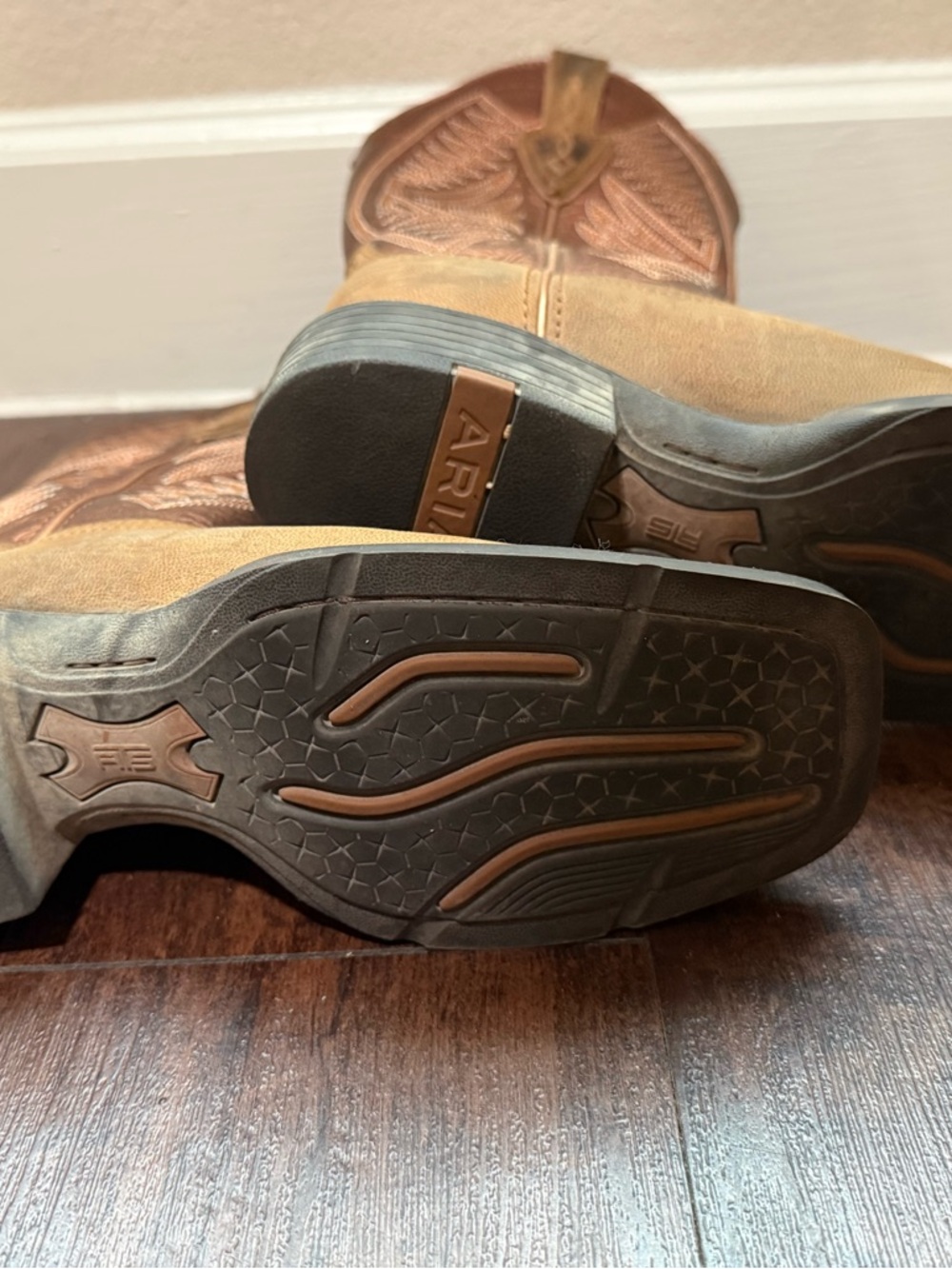 Ariat Boots Size 7 - Picture 2 of 4